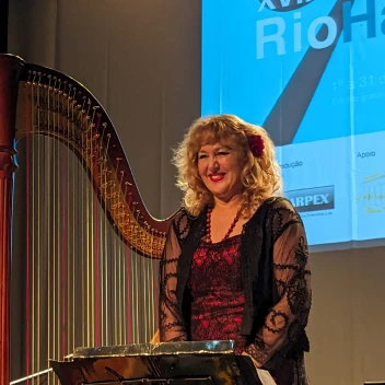 Kobie du Plessis | Professional Harpist & Lessons